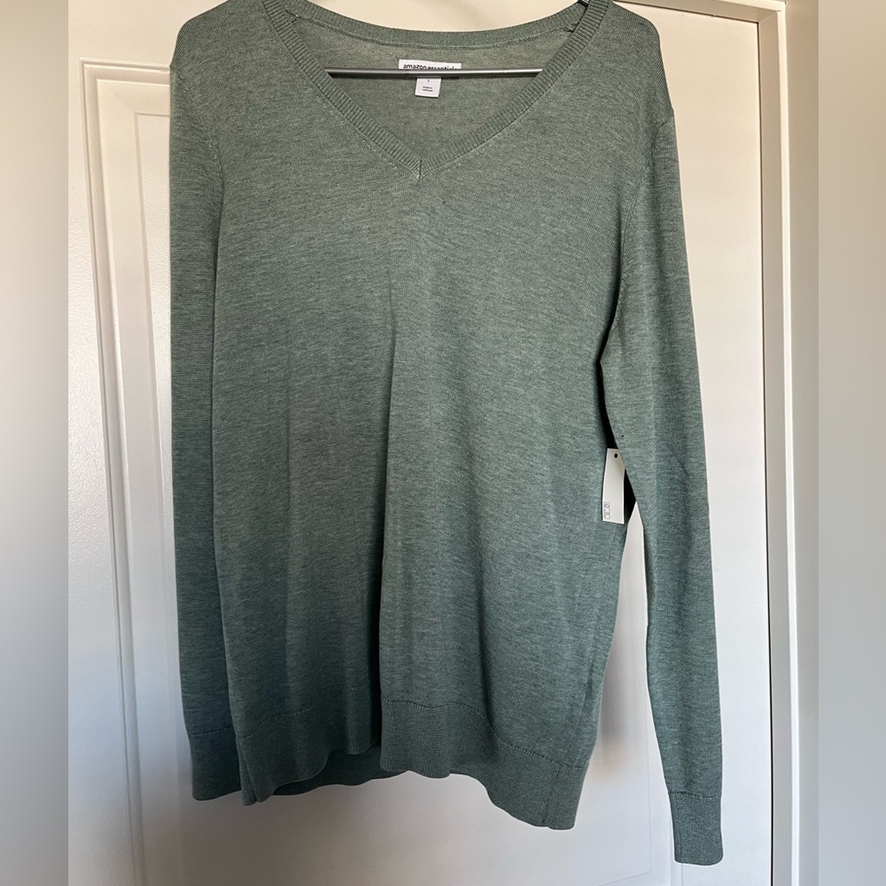 Amazon Essentials women’s v-neck simple green shirt. Size Large and long sleeved